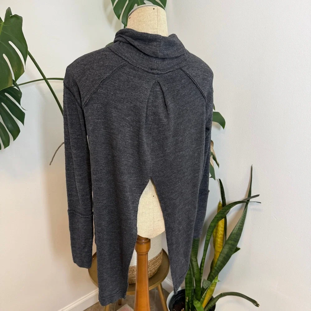 WE THE FREE Charcoal Gray Turtle Neck Long Sleeve Asymmetrical Hem Sweater Top S